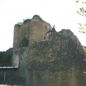 La masse imposante du chateau franchimontois