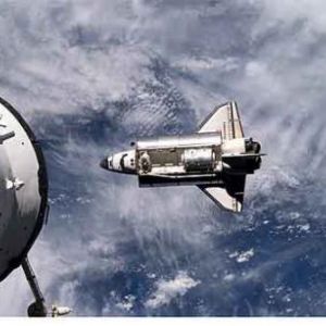 Space-shuttle-appoaching-to-ISS_Copyright_NASA_JAXA