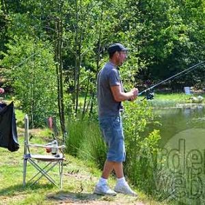 peche en famille sur etang-5151