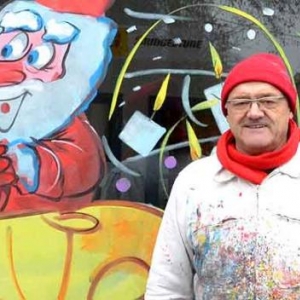 Jean-Marie Lesage et une vitrine de Noel - photo 4731 Jean-Marie Lesage et une vitrine de Noel - photo 4731