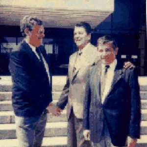 photo de Marcel Massen, Ronalds Reagan, et le gouverneur Jacques Planchard (mort il y a peu).