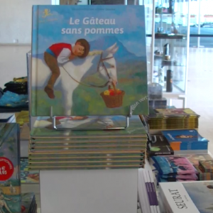 une boutique « souvenirs », en collaboration avec la Boutique du Lieu du Musée de la Boverie.