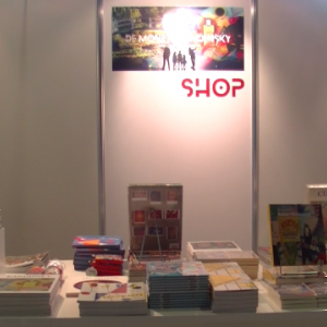 une boutique « souvenirs », en collaboration avec la Boutique du Lieu du Musée de la Boverie.