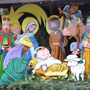 Crèche de Noël avec les trois rois mages et leurs offrandes