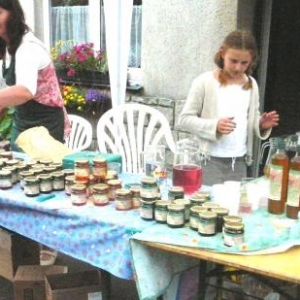 Produits de bouche proposes a la degustation et a l'achat