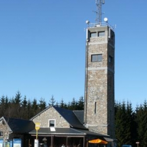 La tour de Botrange, construite en 1934, est haute de 718 m