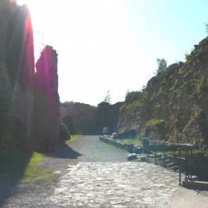 L'allee interieure du chateau