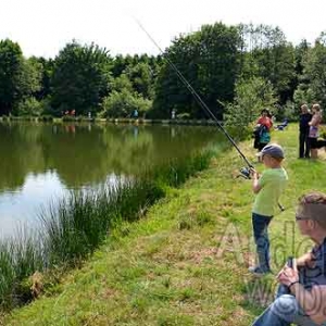 peche en famille sur etang-5140
