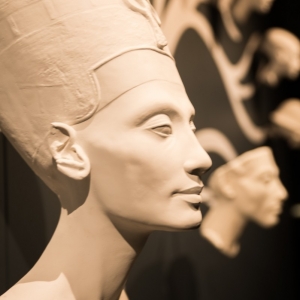 Nefertiti_Genealogie_Decor_ExpoToutankhamon(c)EuropaExpo.jpg Nefertiti, généalogie, Décor © EuropaExpo 