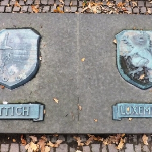 Deux des 9 blasons de provincs belges ou sont tombes des soldats allemands