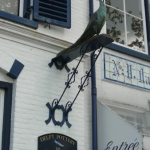 Delft : devanture de la derniere faiencerie encore en activite Delft : devanture de la derniere faiencerie encore en activite