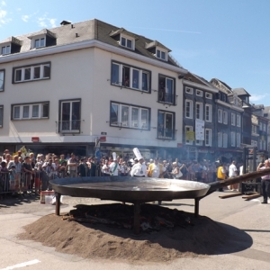 MALMEDY                         10000 œufs pour deux omelettes géantes et … savoureuses !     