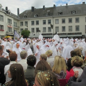 Malmedy tout en couleurs pour les 50 ans de la Mesnie dol Haguète          