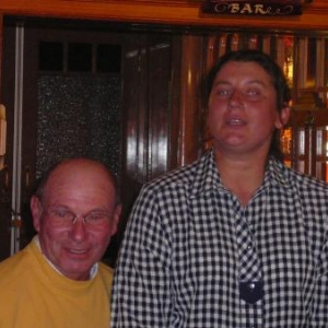 Volendam : un animateur et sa conquete sud-africaine ( ou l'inverse ) Volendam : un animateur et sa conquete sud-africaine ( ou l'inverse )