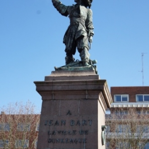 La statue de Jean Bart aupres de laquelle aura lieu le Rigodon suivi par l'interpretation de la " Cantate a Jean Bart " La statue de Jean Bart aupres de laquelle aura lieu le Rigodon suivi par l'interpretation de la " Cantate a Jean Bart "