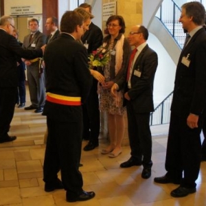 12. La Princesse est accueillie par les Autorites medicales 12. La Princesse est accueillie par les Autorites medicales