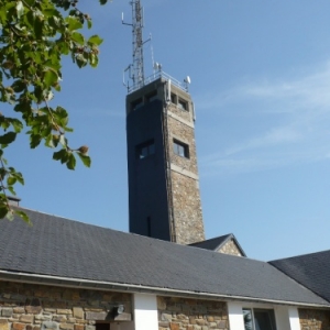 La tour du Signal de Botrange construite en 1932 ( 24 m de haut soit sommet à 718 m au-dessus du niveau de la mer ( photo O. Servais )