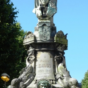 Détails de la fontaine Pierre David