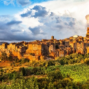 4. Pitigliano