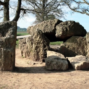 5. Un des nombreux dolmens de Wéris © Maison des mégalithes de Wéris