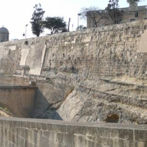 Les remparts de la cite