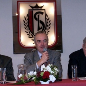 Lucien Levaux (a droite) aux cotess du gouverneur Paul Bolland (a gauche) et d'Andre Duchene (au centre). - © MOSSAY G - BELGA