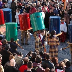 Costume traditionnel " Lu Sote " )