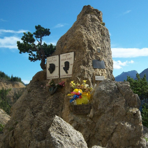 Monumento_Casse_Deserte ( pour Bobet et Coppi )