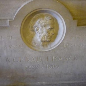 Monument dans le foyer du Conservatoire. " Hommagr de Paris ou il a vecu,  a la ville de Liege ou il est né "