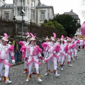 Strass, plumes et paillettes ... C'est dingue ! ( Les Ribouldingues - Stavelot )