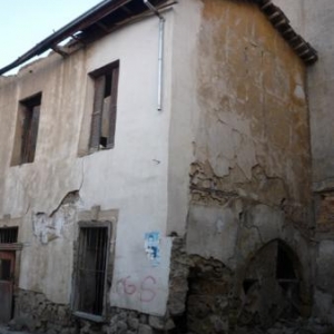 Batiments abandonnes a proximite de la zone frontaliere