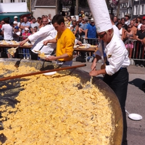 MALMEDY                         10000 œufs pour deux omelettes géantes et … savoureuses !     