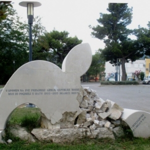 Mostar monument commemoratif de la destruction du pont