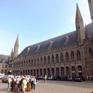 Le groupe malmedien devant l'hotel de ville