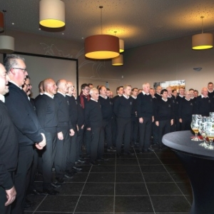 Les Tenes entonnent un premier chant ( Photo de G. Blanchy )