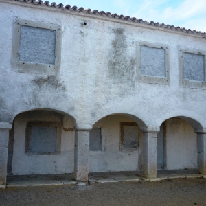 Les anciens dortoirs des pèlerins ( Photo F. DETRY )