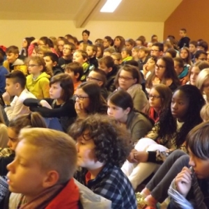 Des eleves attentifs