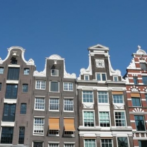 Amsterdam : de magnifiques facades en bordure des canaux Amsterdam : de magnifiques facades en bordure des canaux