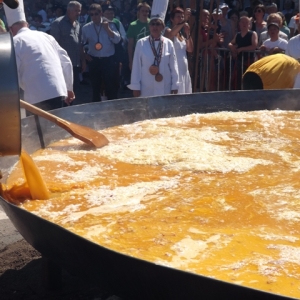 MALMEDY                         10000 œufs pour deux omelettes géantes et … savoureuses !     