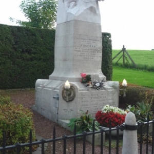 Le monument erige a l'endroit ou Fonck fut abattu