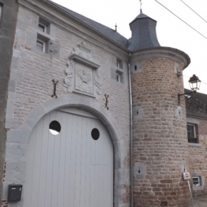 La ferme - chateau du village