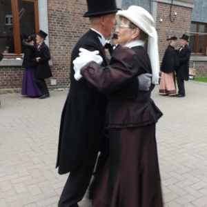 La danse, un delassement de l'epoque ( Aubel 1900 )