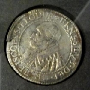 Monnaie en cuivre du regne d'Ernest de Baviere ( 1564 )