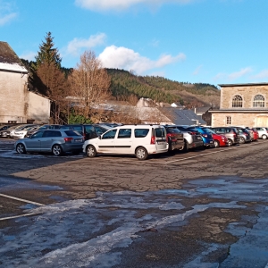 Le grand parking qui sera encerclé par le nouveau projet  ( photo F. Detry )