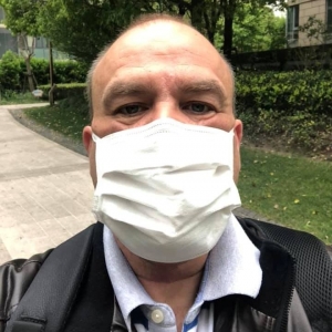 Premier jour au bureau, masque obligatoire même à l intérieur. (  à Yangpu, Shanghai, China )