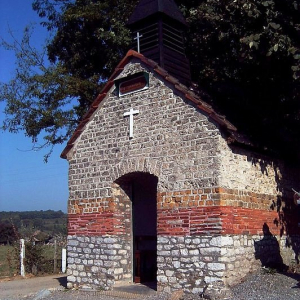 La Steenboskapel, construite avec des matériaux romains trouvés à proximité ( Fouron le Comte )