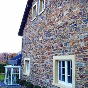 Au pays des bâtisses de pierre Au pays des bâtisses de pierre