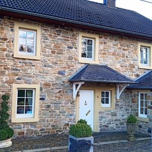 Au pays des bâtisses de pierre Au pays des bâtisses de pierre