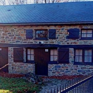 Au pays des bâtisses de pierre Au pays des bâtisses de pierre