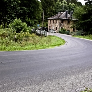 ATTENTION, revetement de route dangereux